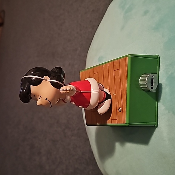 Hallmark Peanuts Lucy Christmas Dance Party Figurine w/ Music and Motion Figure - Picture 5 of 5